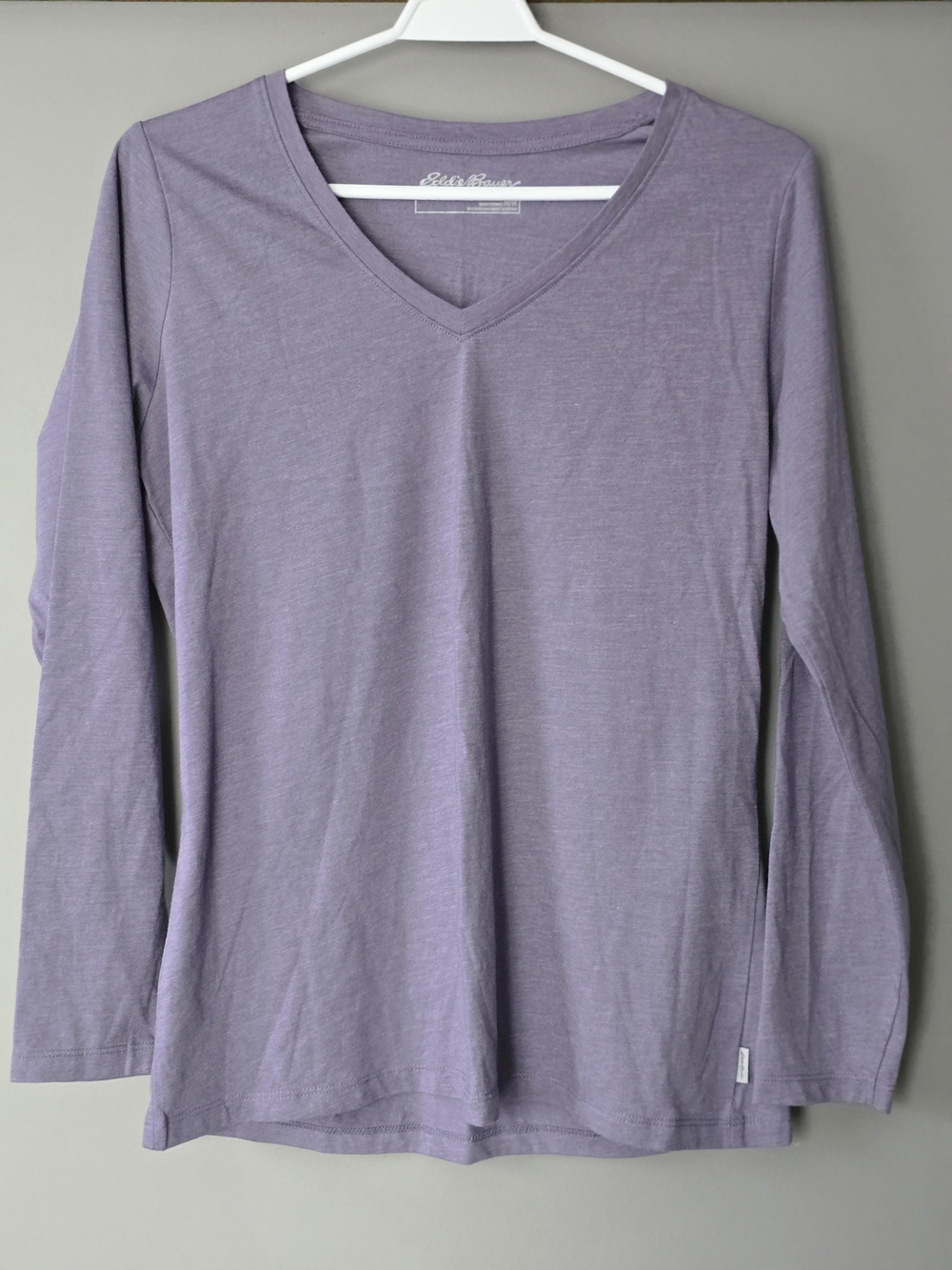 Sz Med Eddie Bauer Lavender V‑Neck Long Sleeve Tee Cotton Blend